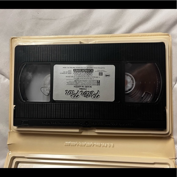 Peter Pan 1990 starring Mary Martin Clamshell VHS Tape 30th Anniversary Edition - Picture 3 of 3